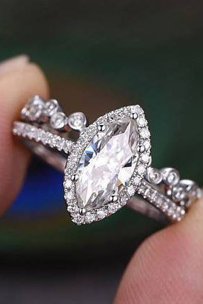 marquise-cut-halo-moissanite-bridal-ring-set
