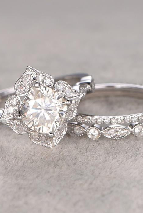 cushion-floral-style-moissanite-bridal-ring-set