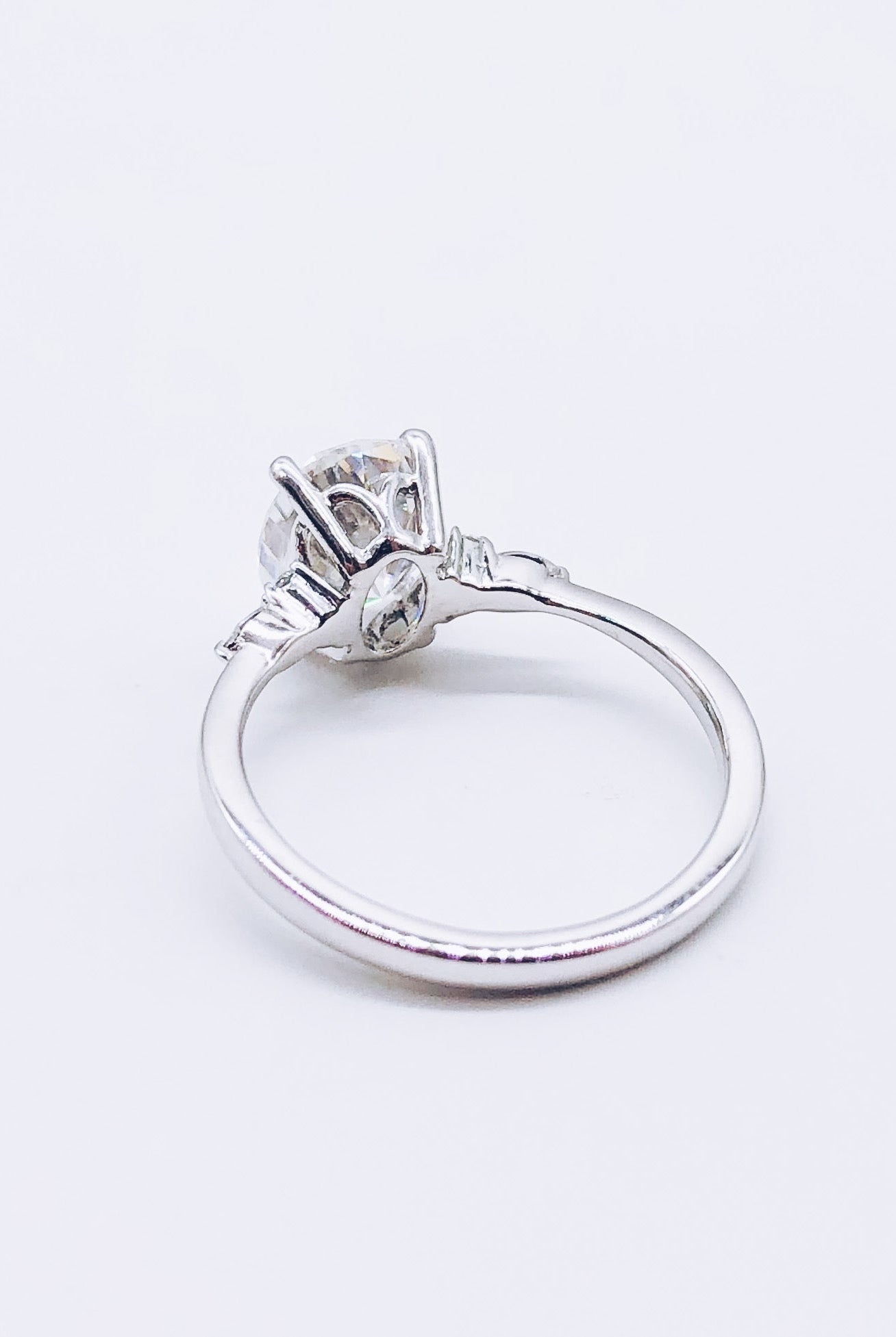 oval-cut-cluster-moissanite-engagement-ring
