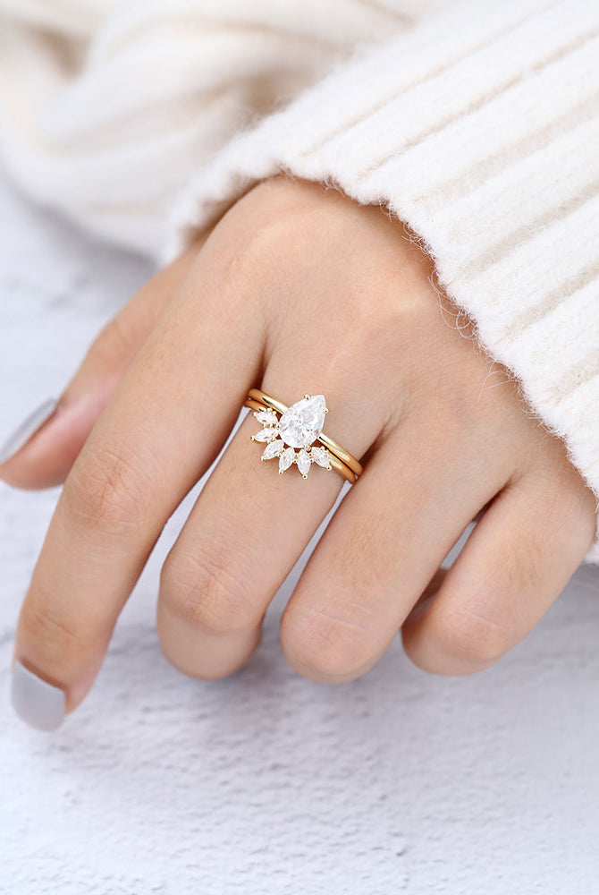 1-50-ct-pear-moissanite-solitaire-bridal-ring-set