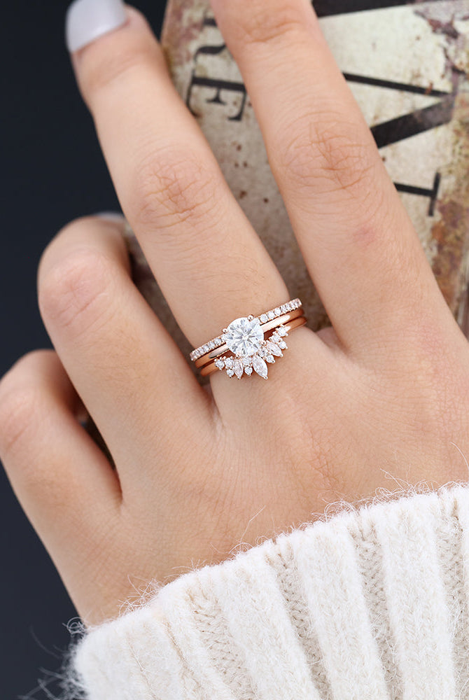 round-moissanite-solitaire-bridal-ring-set