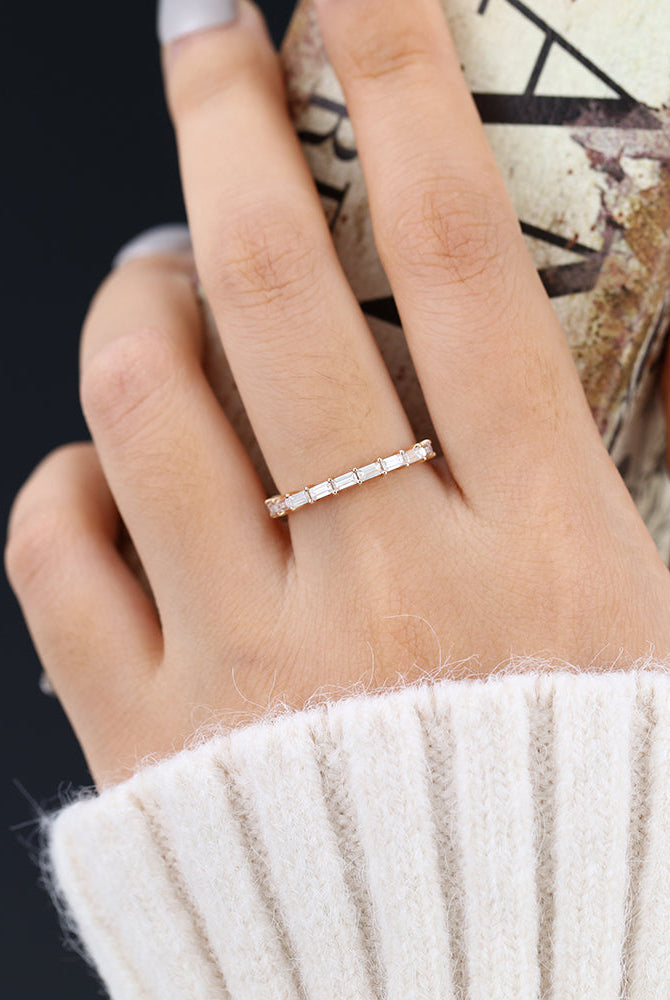 baguette-shaped-moissanite-bar-style-wedding-band