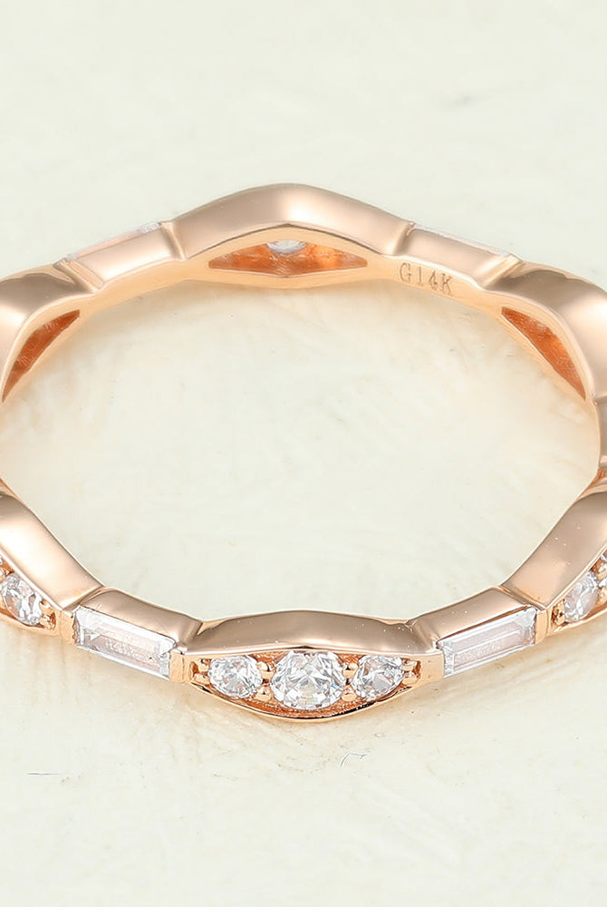 round-baguette-shaped-moissanite-vintage-style-wedding-band