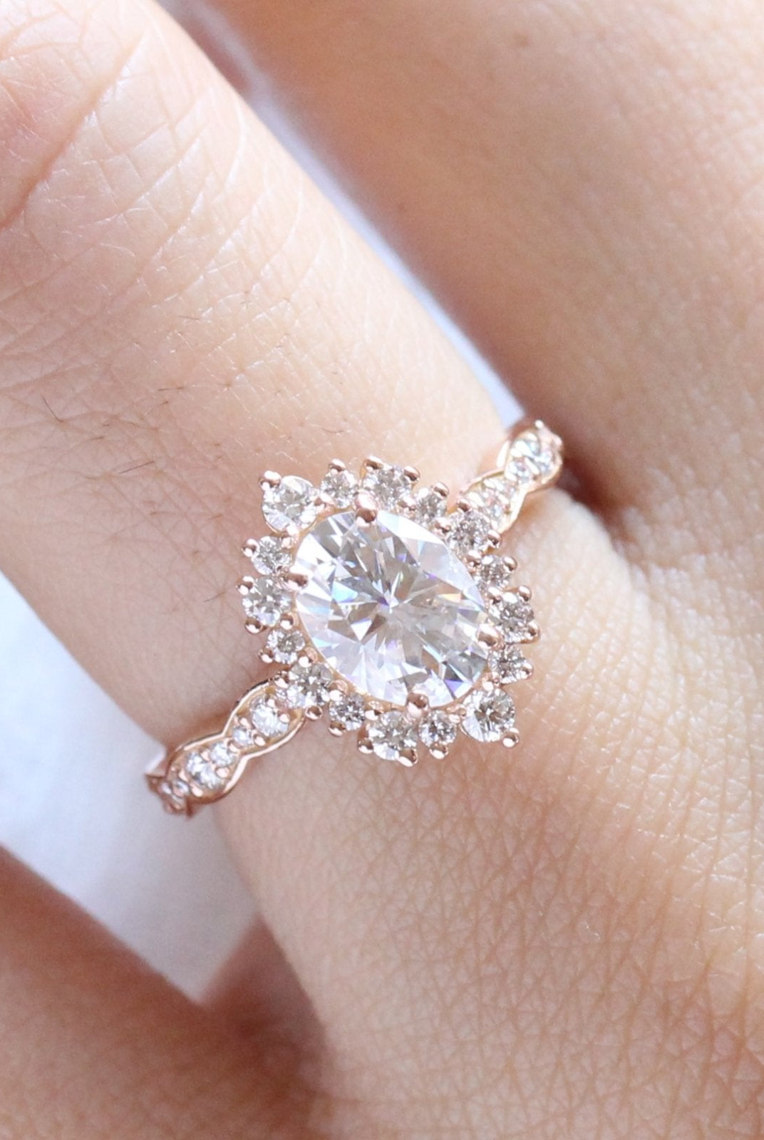 Moissanite wedding jewelry for modern wedding