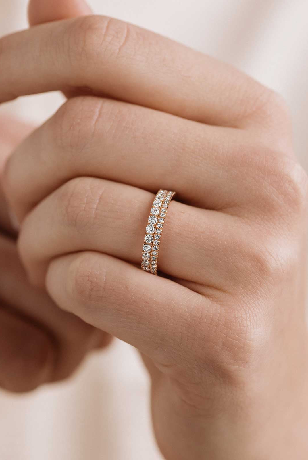 round-shaped-moissanite-double-row-wedding-band