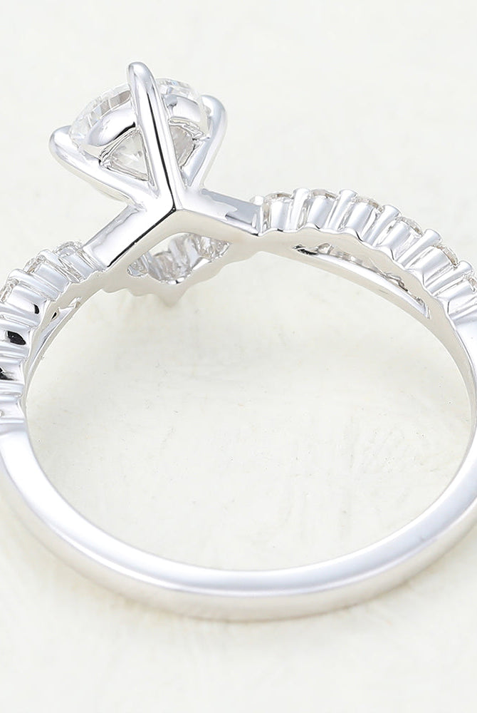 round-shaped-moissanite-cluster-engagement-ring-5