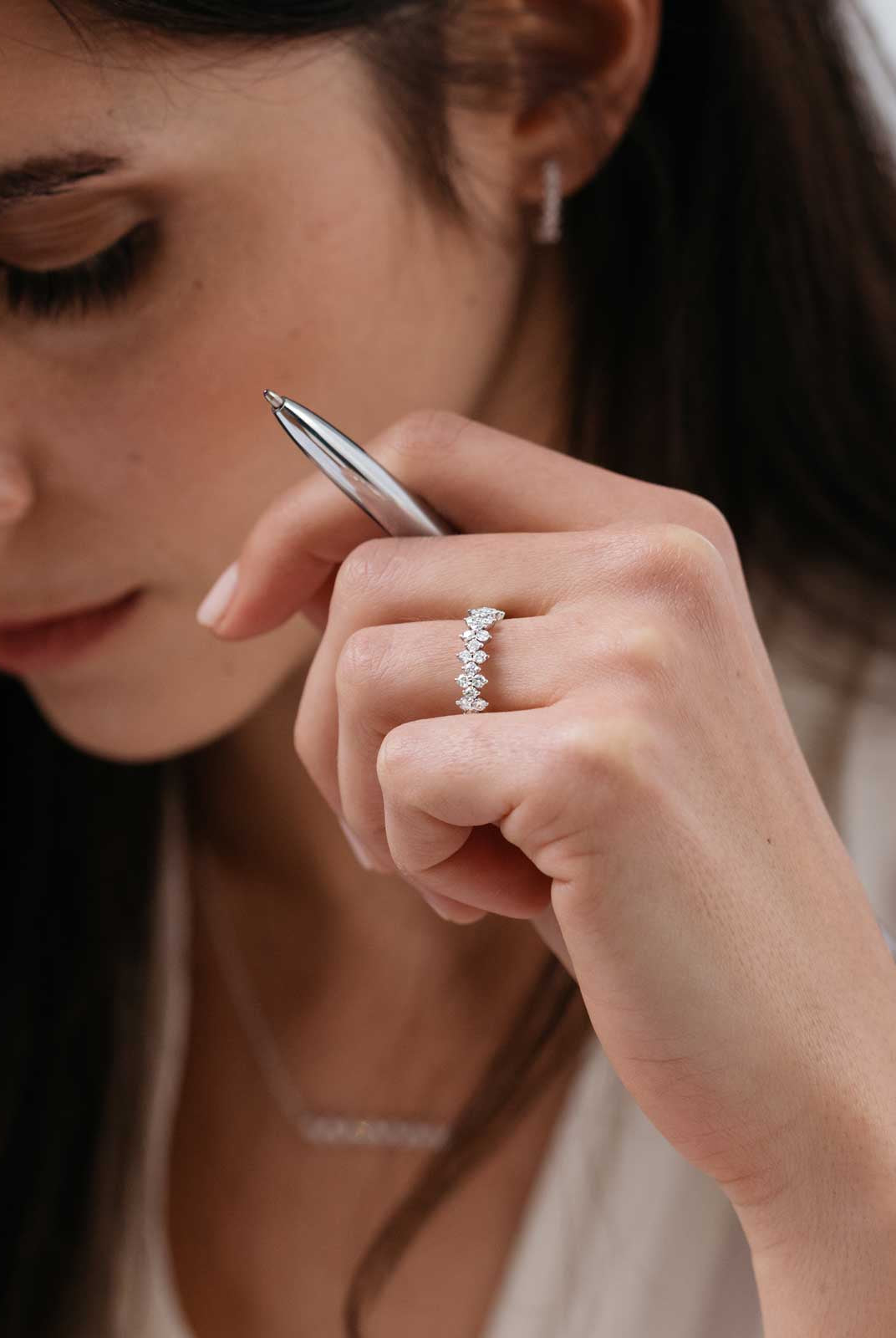 round-shaped-moissanite-cluster-wedding-band