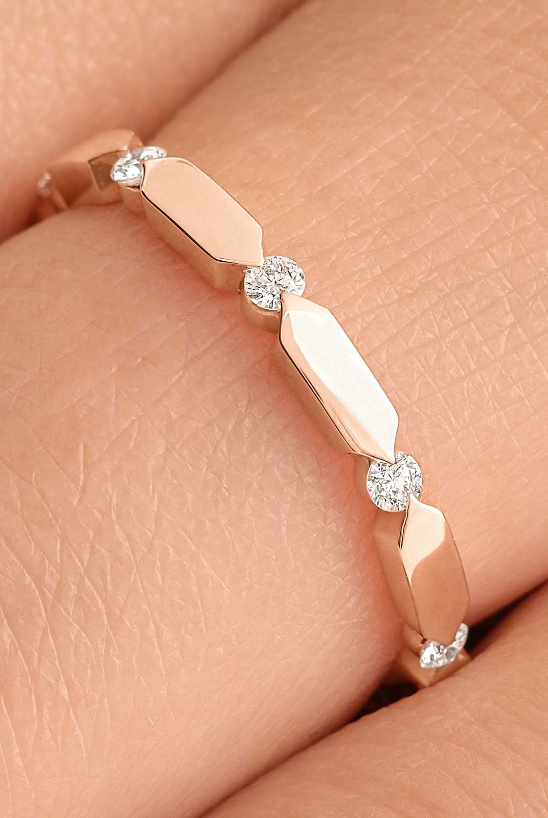 round-shaped-moissanite-dainty-wedding-band