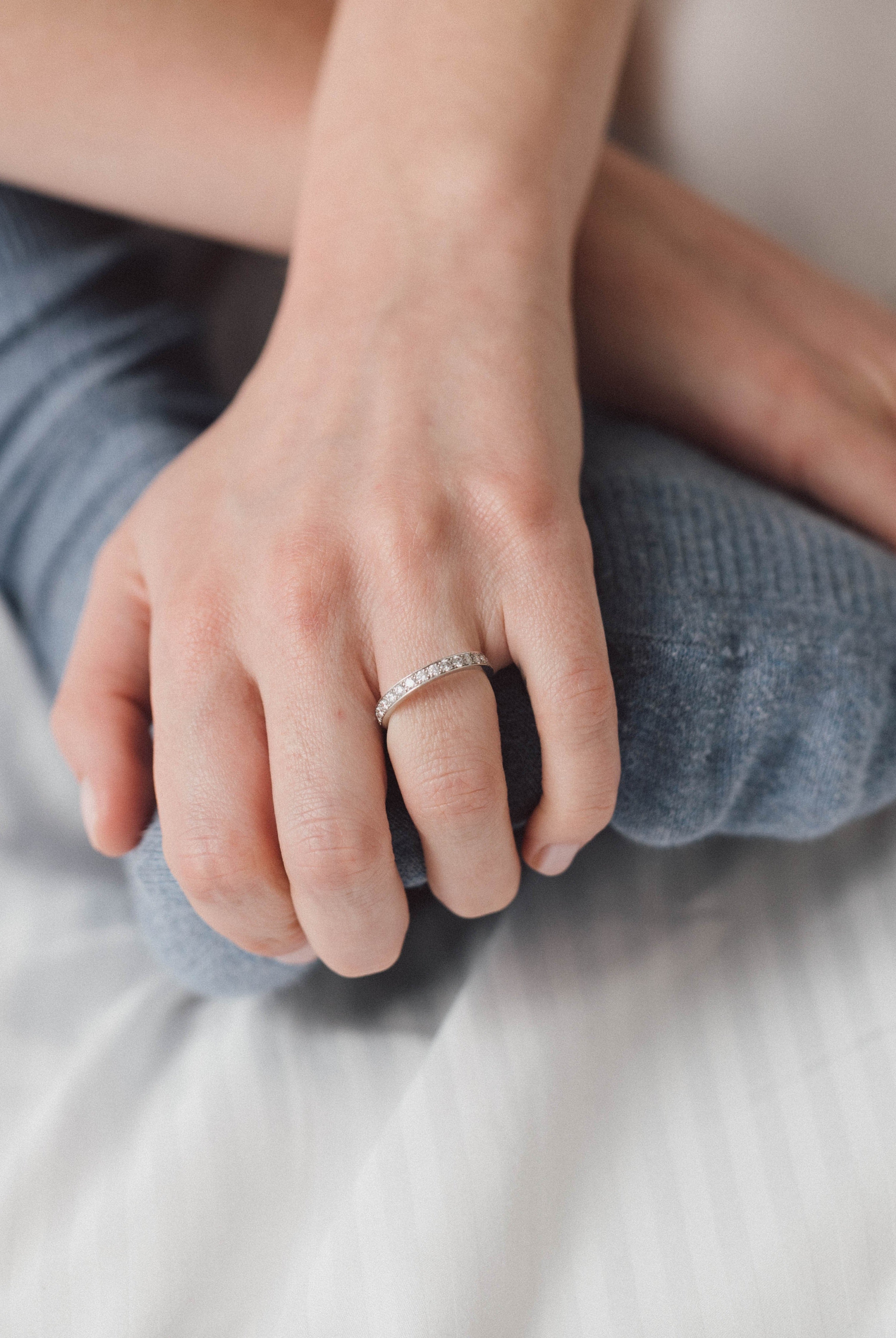0-51-ct-round-shaped-moissanite-channel-setting-wedding-band