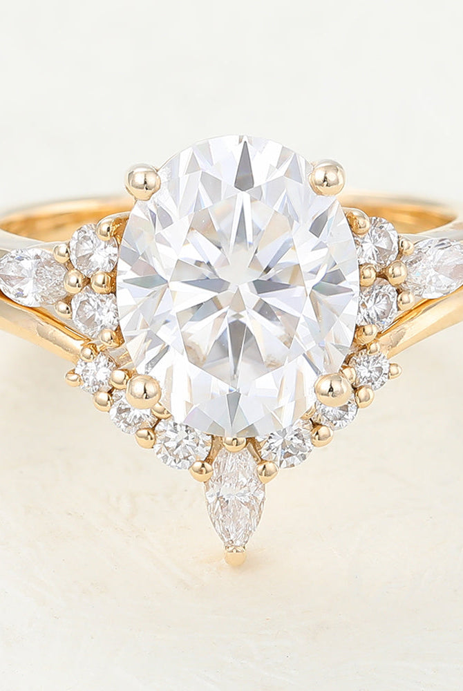 oval-moissanite-cluster-bridal-ring-set-2
