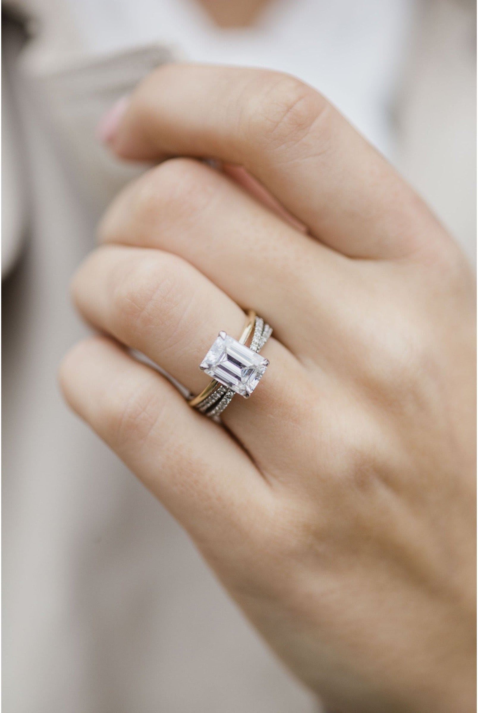 round-cut-cross-over-moissanite-wedding-band