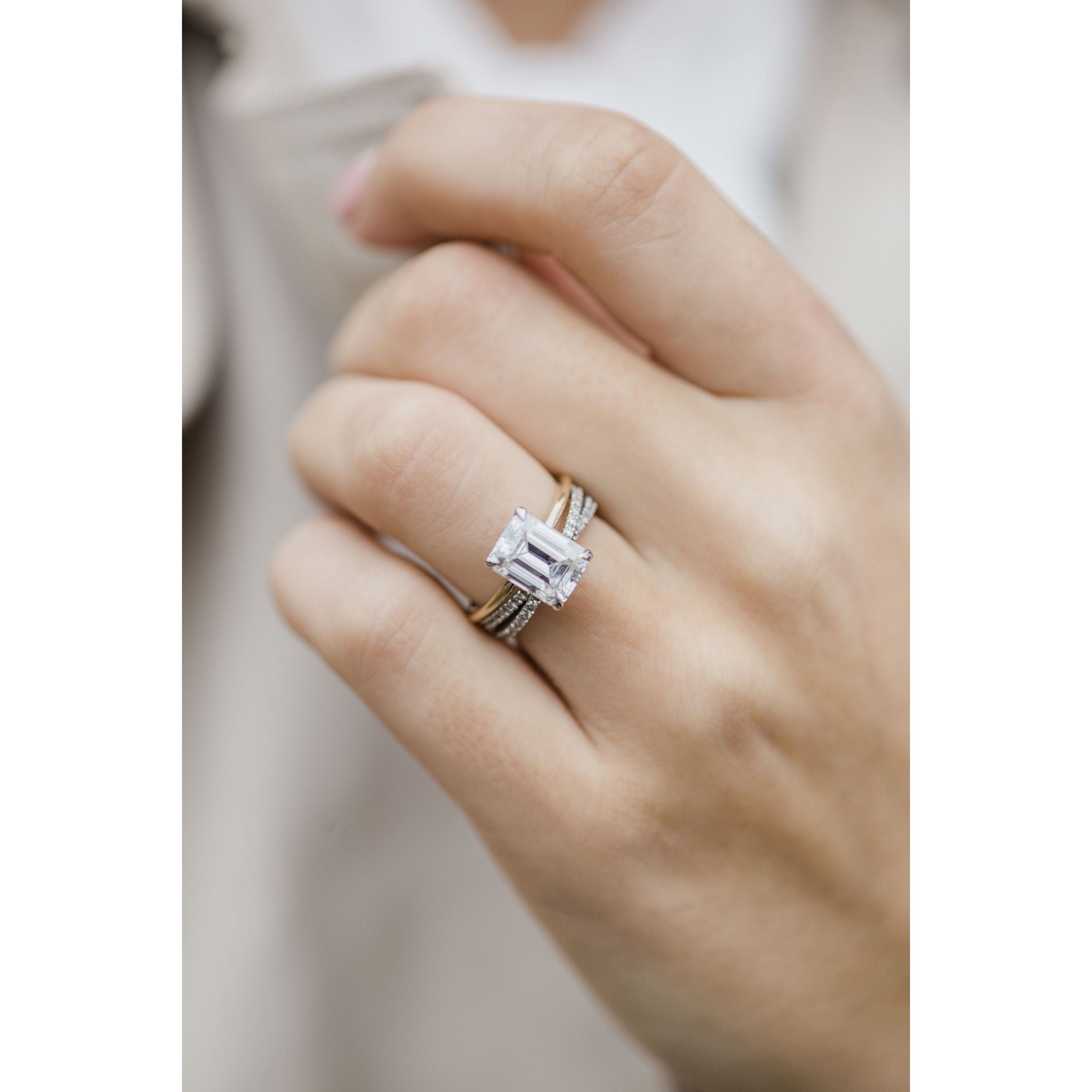 round-cut-cross-over-moissanite-wedding-band