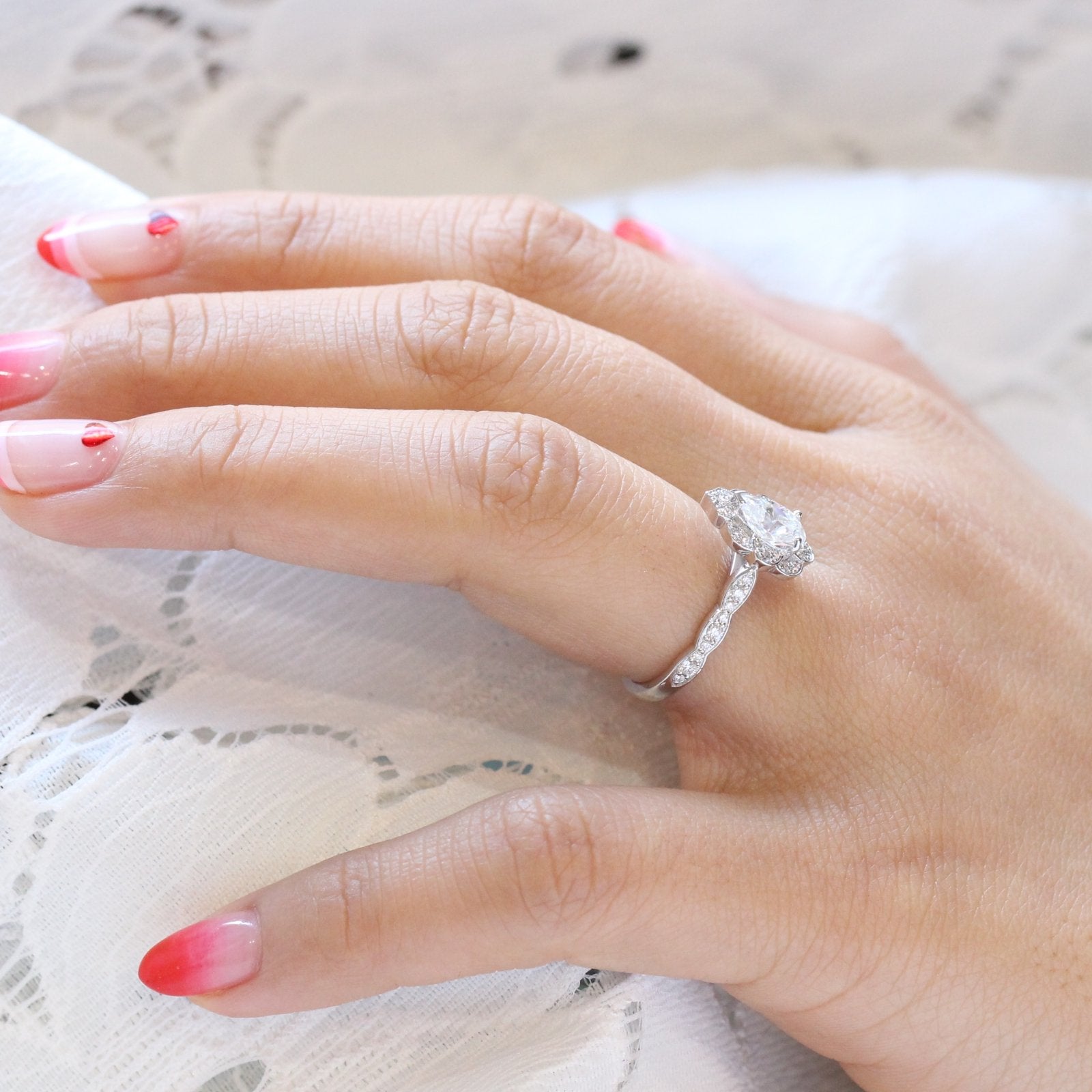 1.0CT Pear Vintage Halo Moissanite Diamond Engagement Ring In Solid Gold