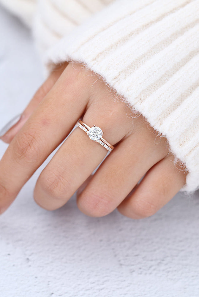 round-moissanite-solitaire-bridal-ring-set-2