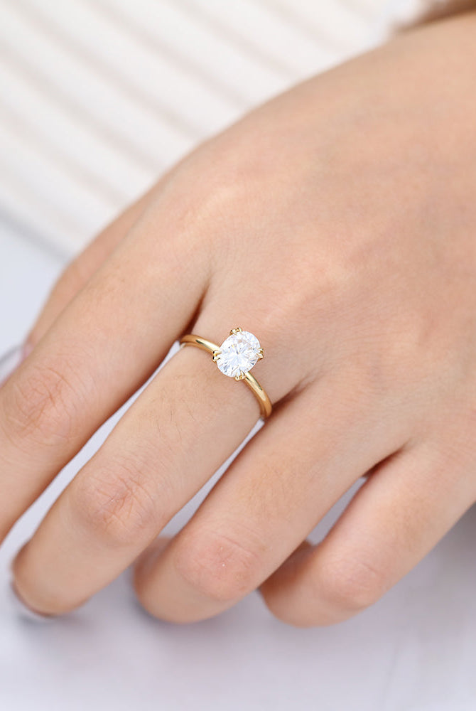 oval-shaped-moissanite-solitaire-engagement-ring-5