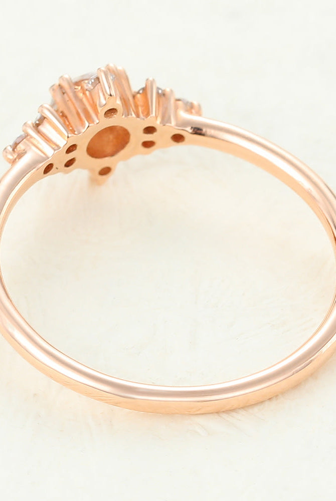 round-shaped-moissanite-cluster-engagement-ring-2