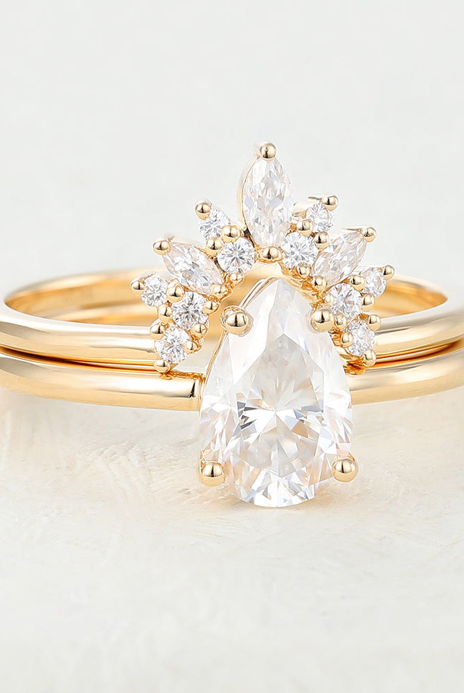 pear-moissanite-solitaire-bridal-ring-set