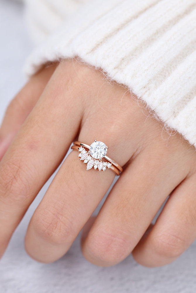 round-moissanite-solitaire-bridal-ring-set-1