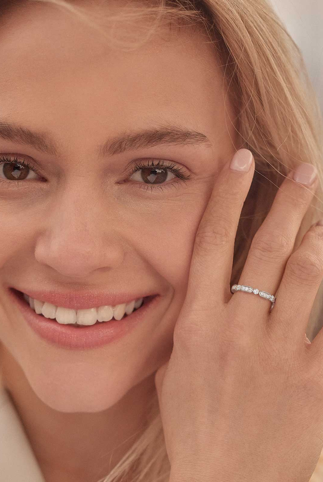 0-50-ct-round-shaped-moissanite-minimalist-wedding-band