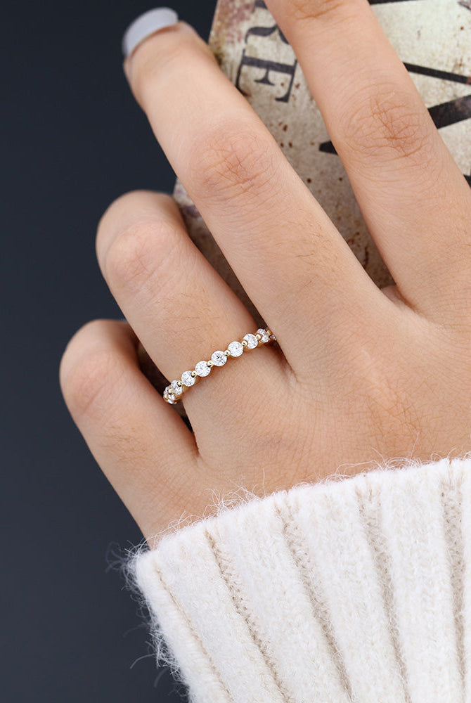 round-shaped-moissanite-full-eternity-wedding-band