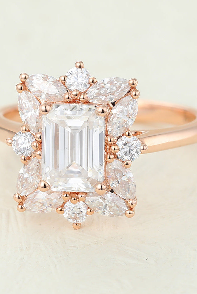 emerald-shaped-moissanite-halo-engagement-ring