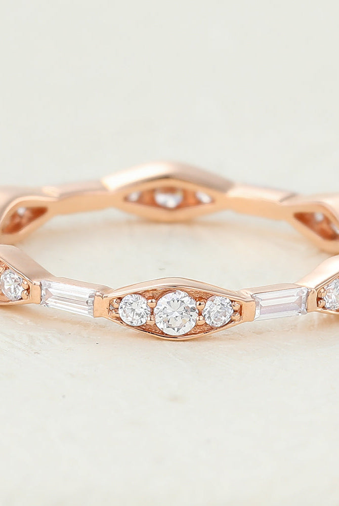 0-72-ct-round-baguette-shaped-moissanite-vintage-style-wedding-band