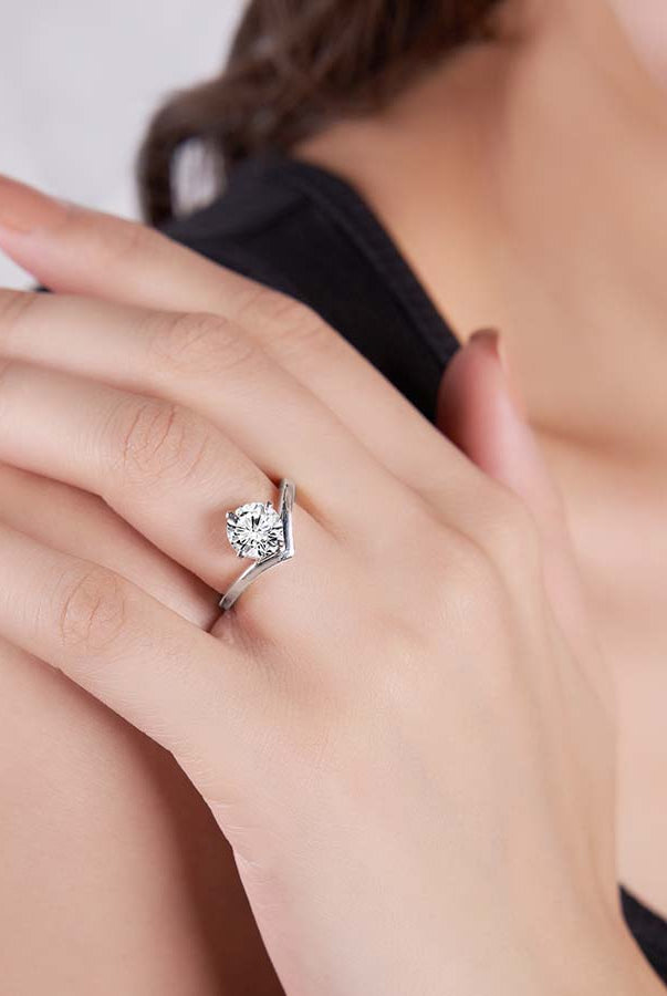 Round Cut Moissanite Chevron Diamond Engagement Ring For Women