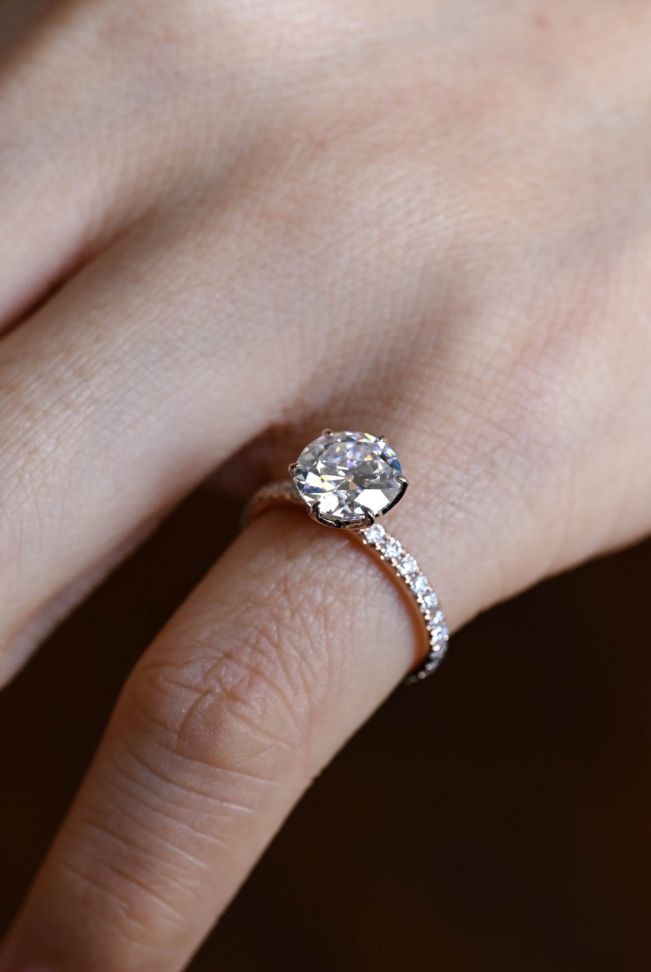 Round Cut Moissanite Engagement Ring