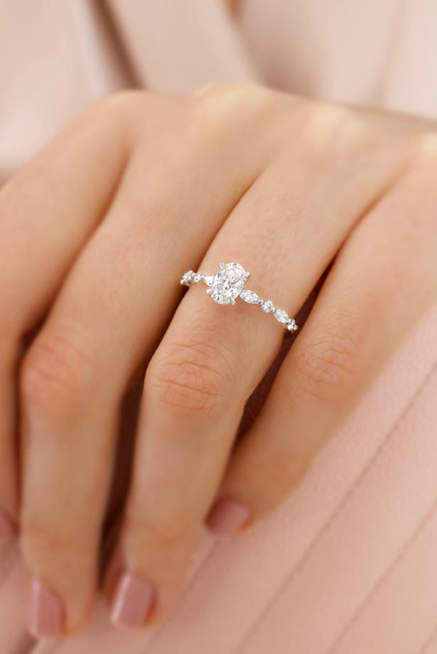 round-shaped-moissanite-solitaire-style-engagement-ring-2