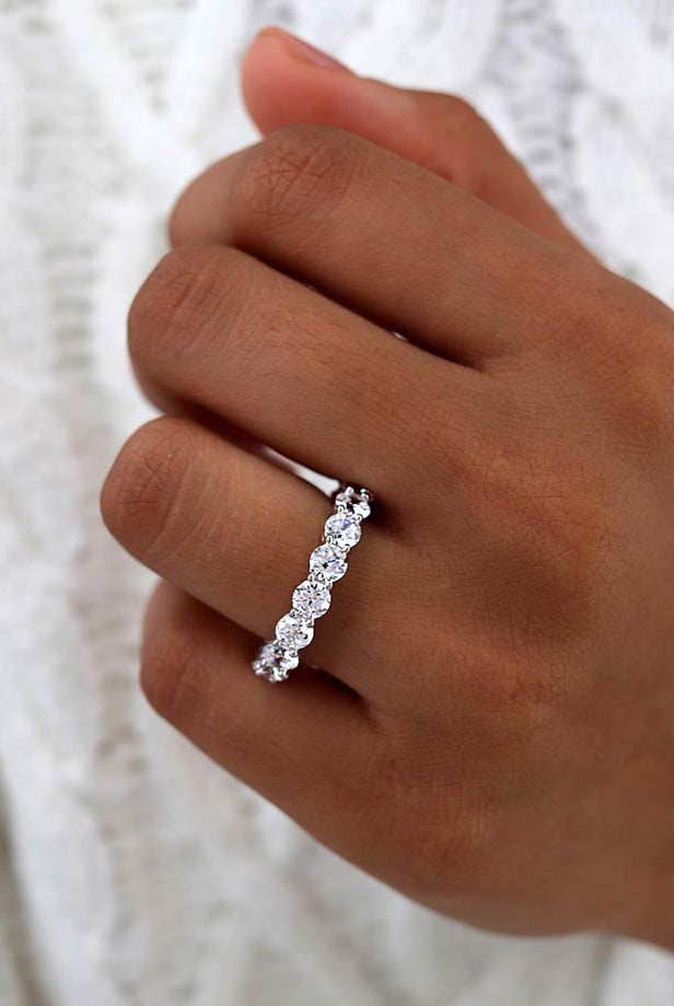 round-shaped-moissanite-full-eternity-style-wedding-band-2
