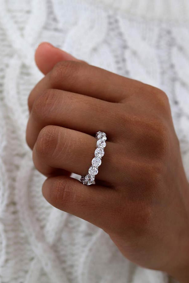 round-shaped-moissanite-full-eternity-style-wedding-band-3