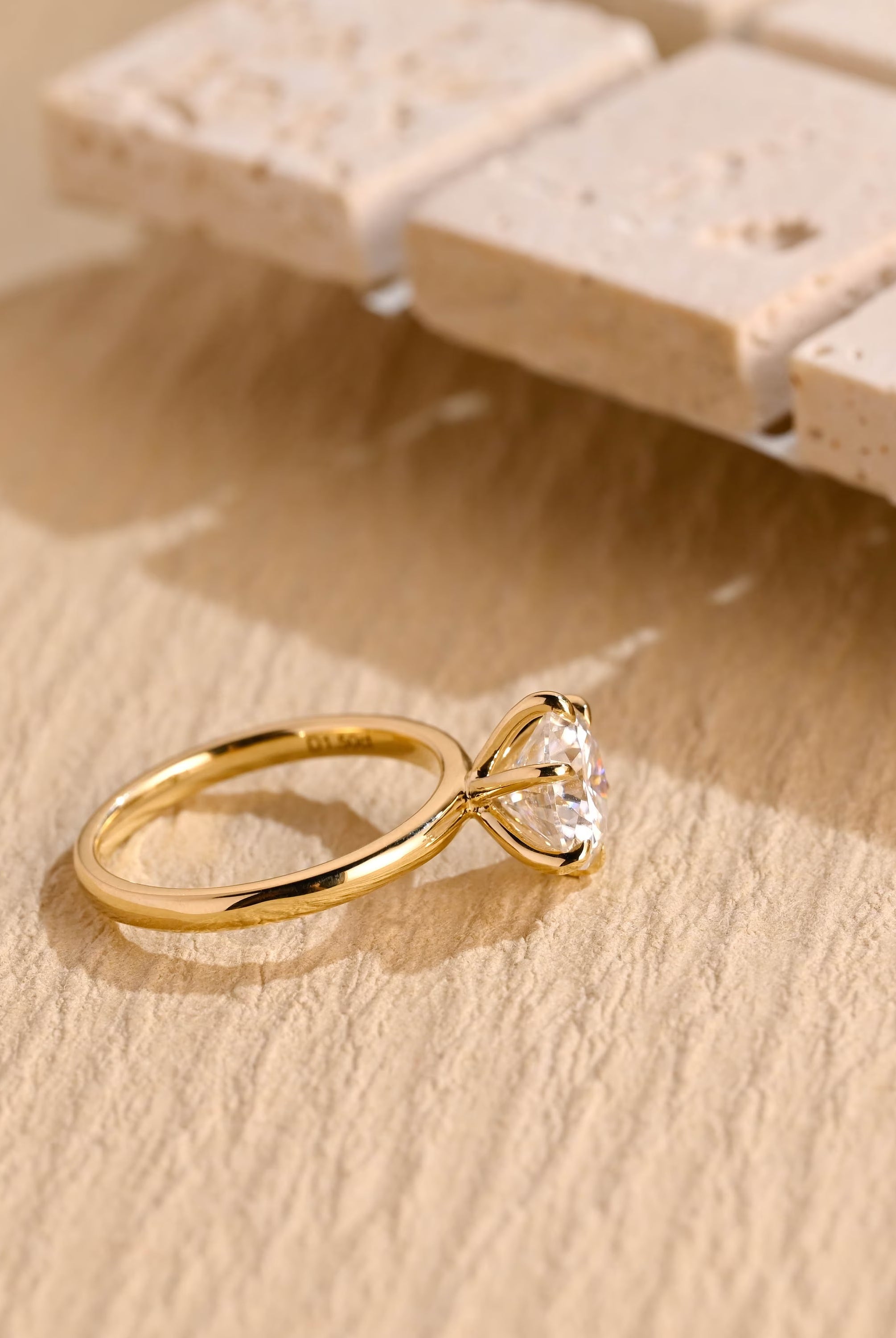 Women's Moissanite Engagement Ring