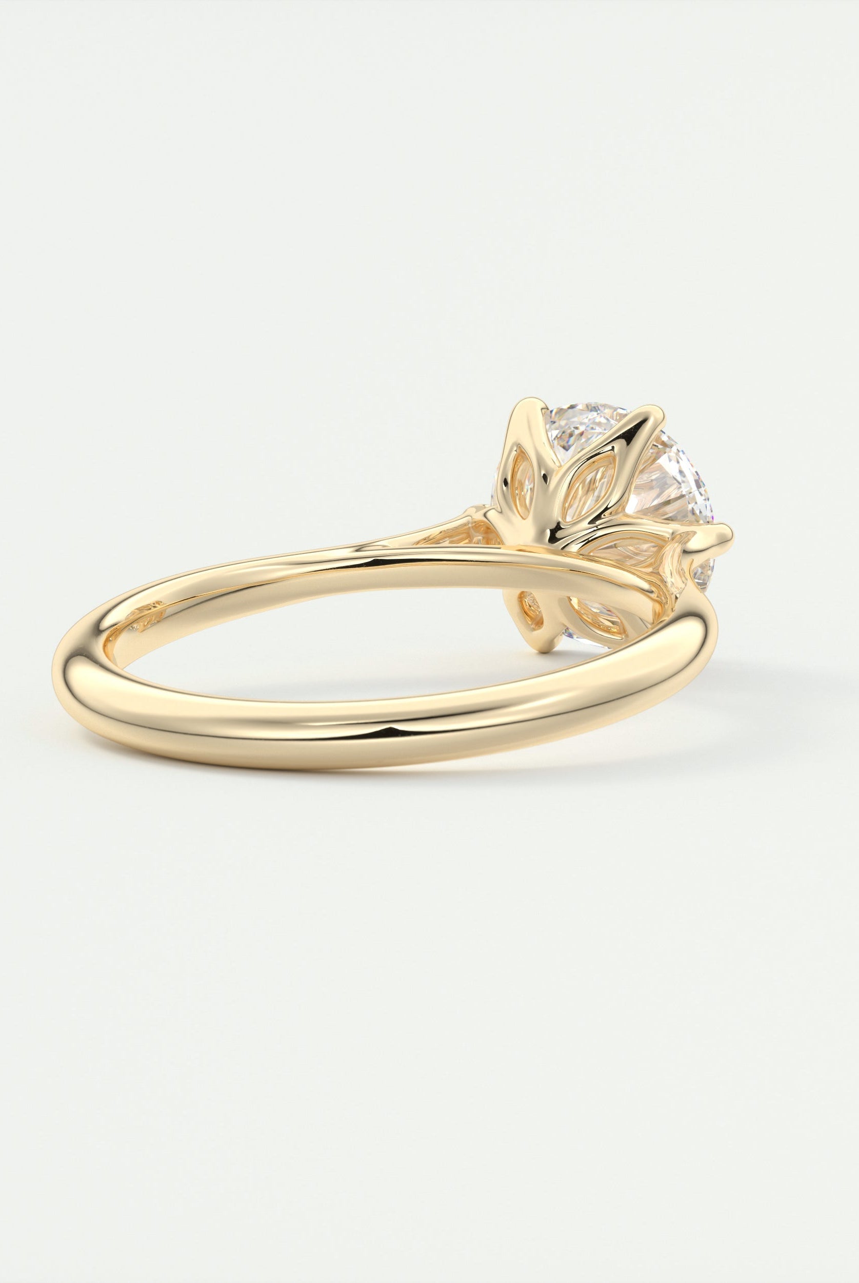 Round Cut Engagement Ring for Women