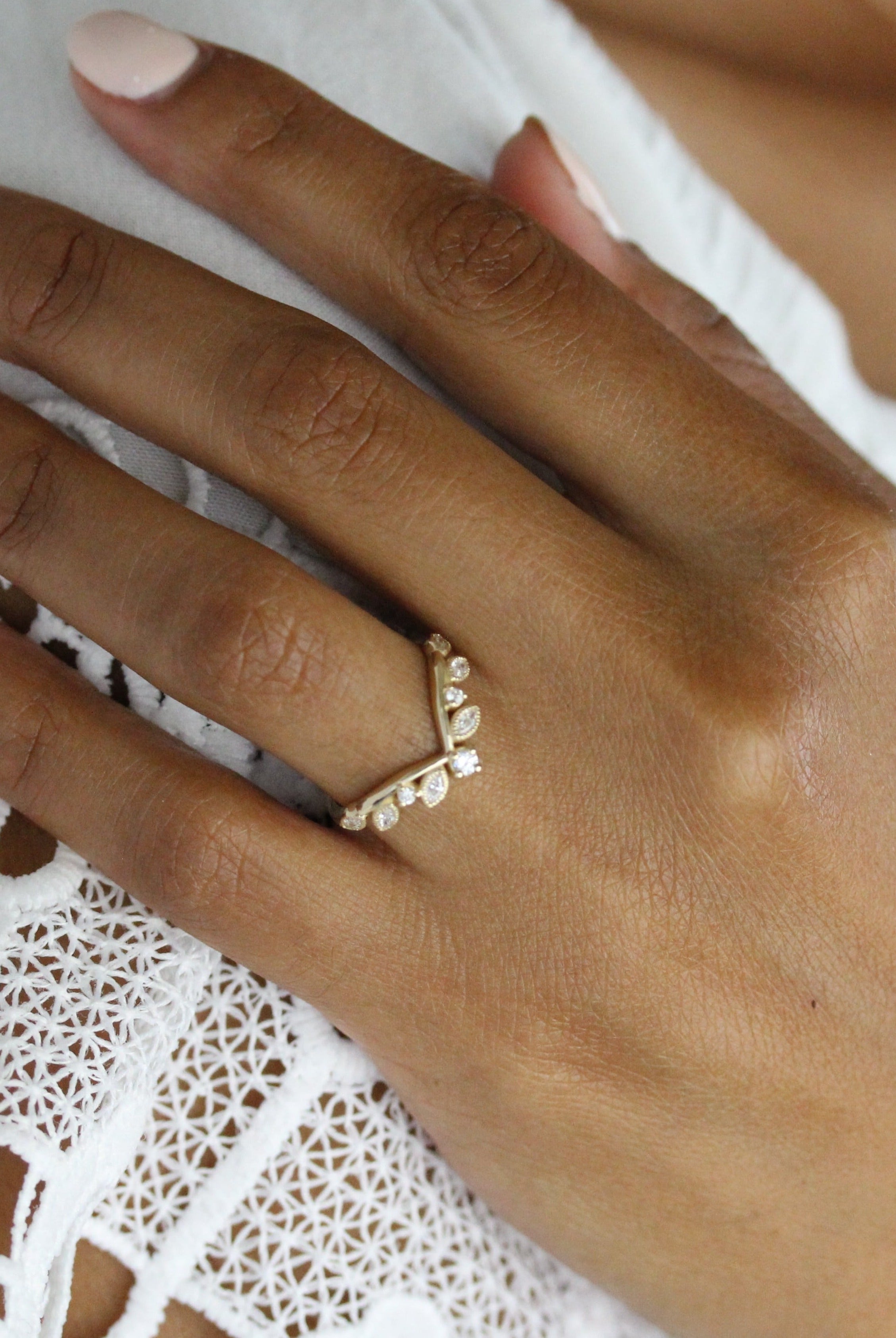 round-cut-milgrain-curved-moissanite-wedding-band