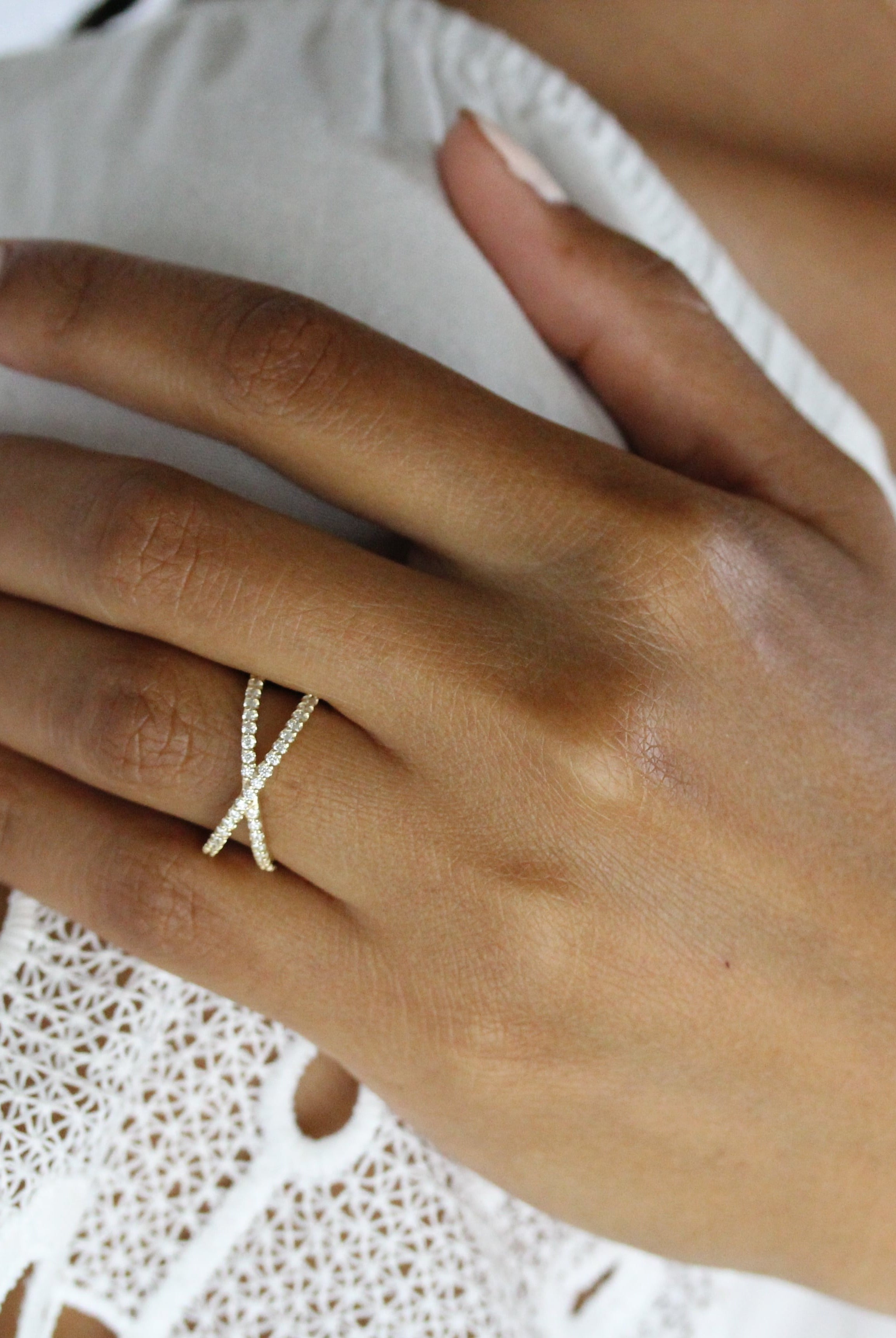 0-51-tcw-round-cut-criss-cross-moissanite-wedding-band
