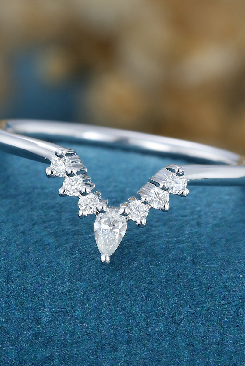1-40-ct-pear-round-shaped-moissanite-curved-wedding-band