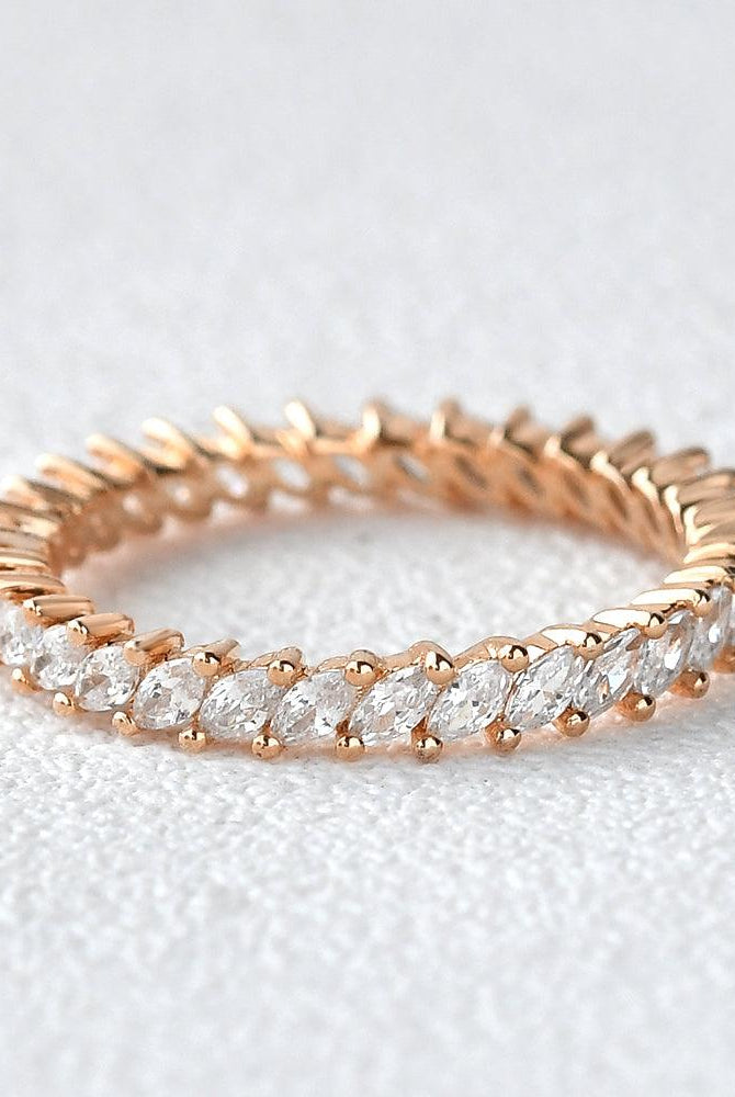 round-cut-dainty-pave-setting-moissanite-wedding-band