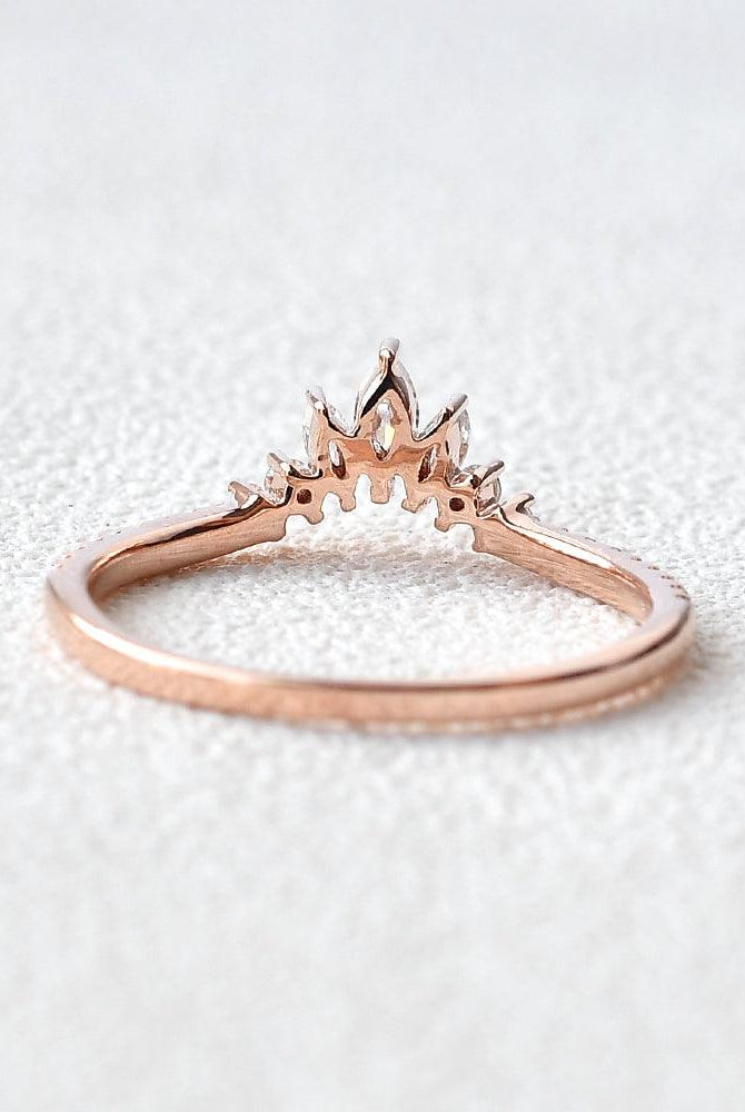 marquise-and-round-curved-moissanite-wedding-band