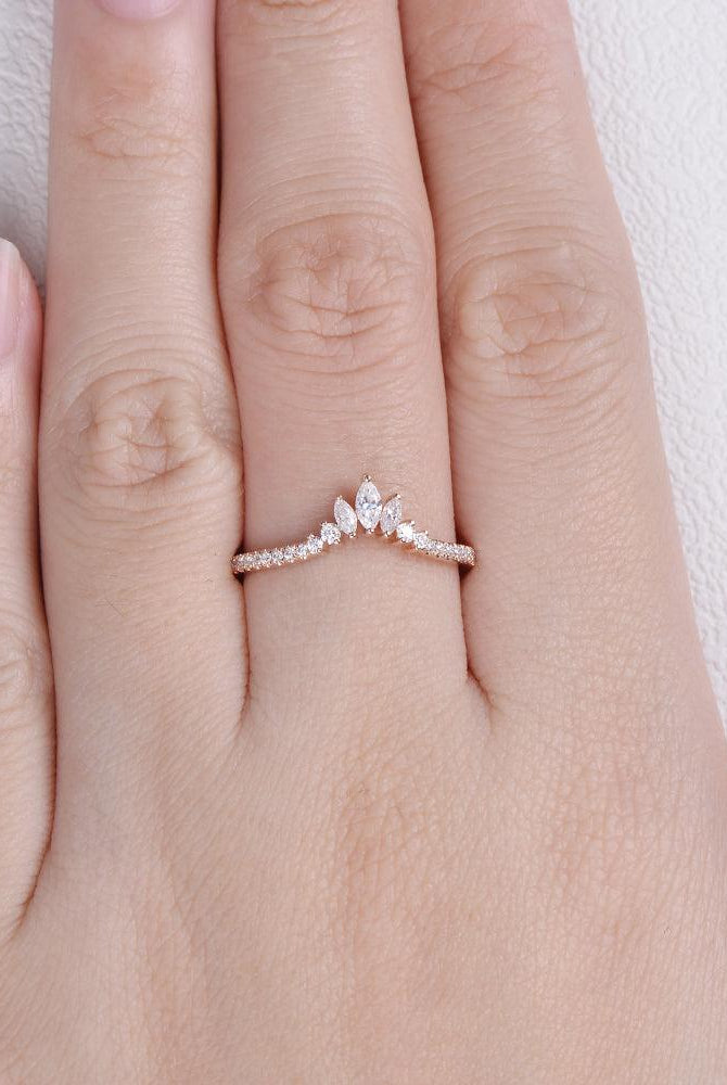 0-36-ct-marquise-and-round-curved-moissanite-wedding-band