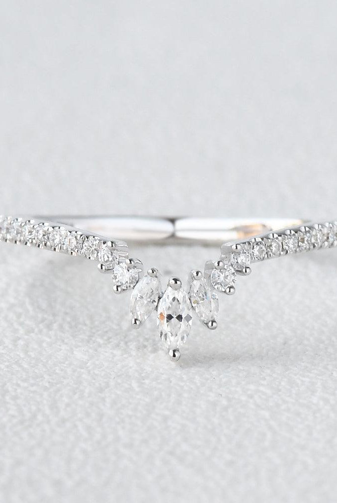 marquise-and-round-curved-moissanite-wedding-band