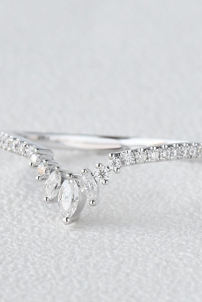 marquise-and-round-curved-moissanite-wedding-band