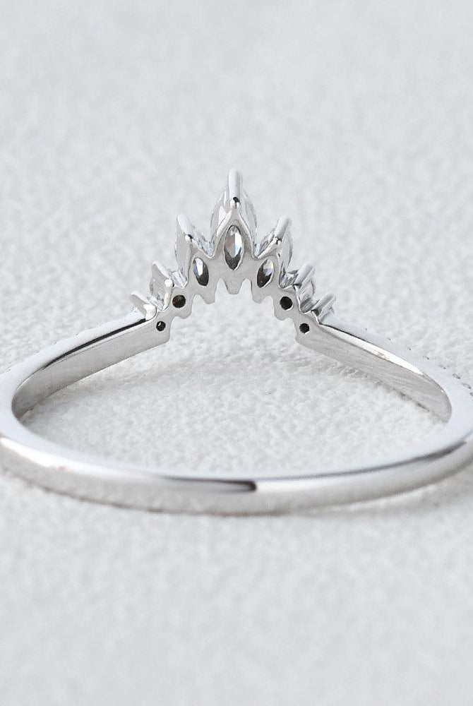 marquise-and-round-curved-moissanite-wedding-band