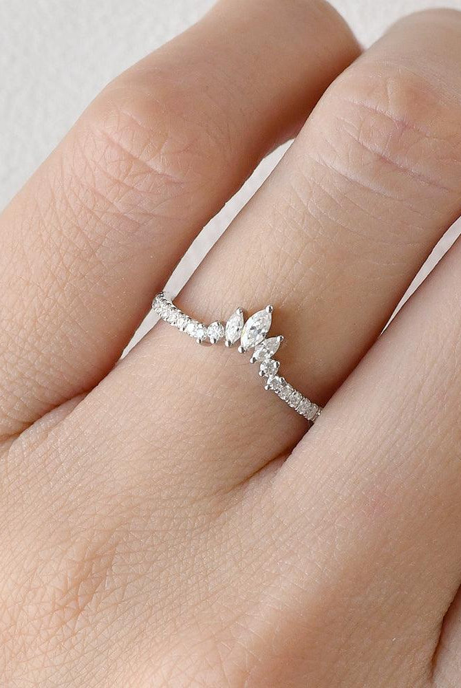 0-36-ct-marquise-and-round-curved-moissanite-wedding-band