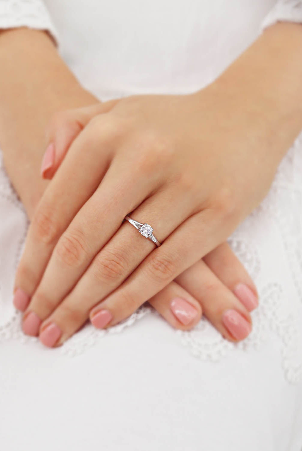 0-50-ct-round-shaped-moissanite-solitaire-style-engagement-ring