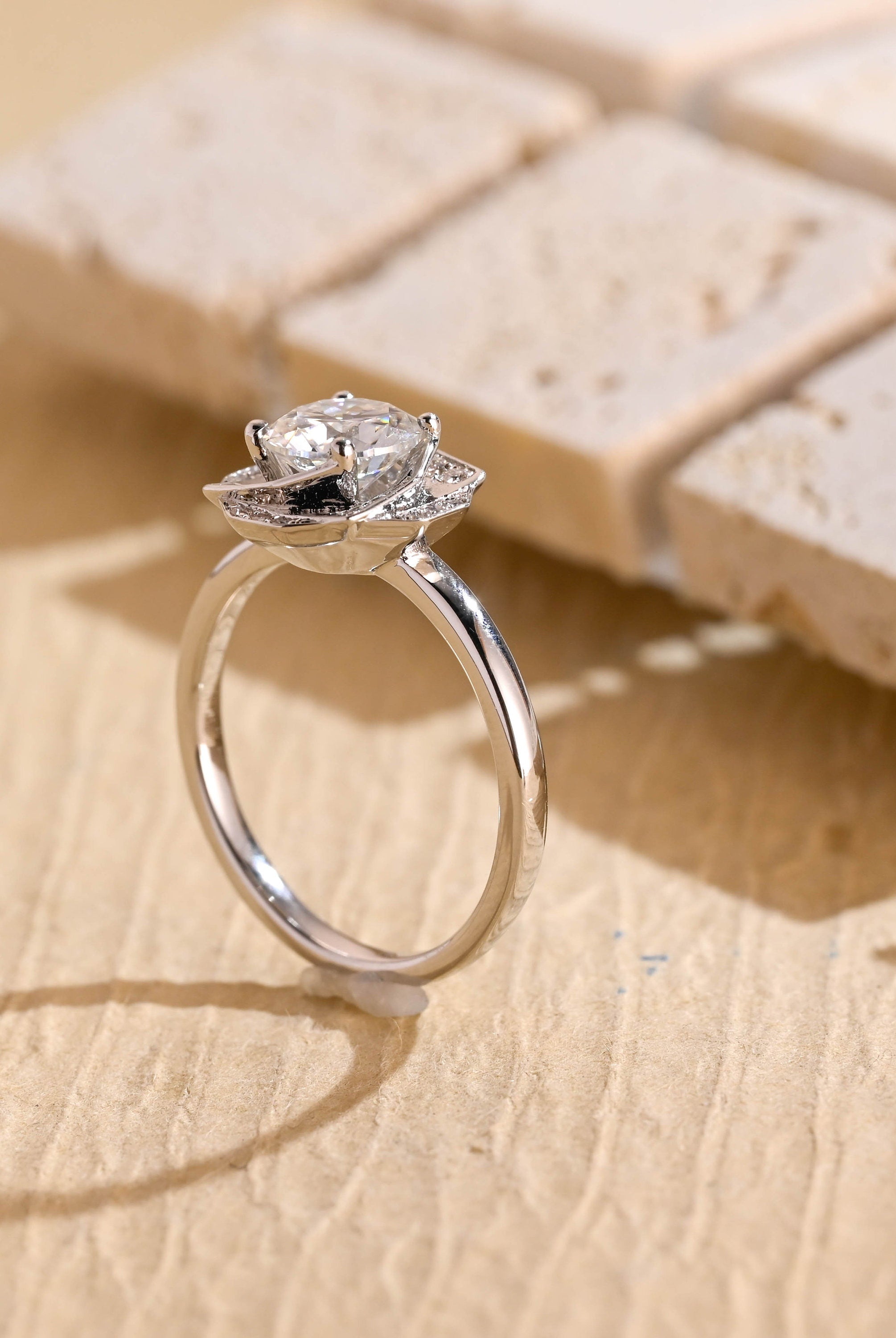 Round Cut Engagement Ring