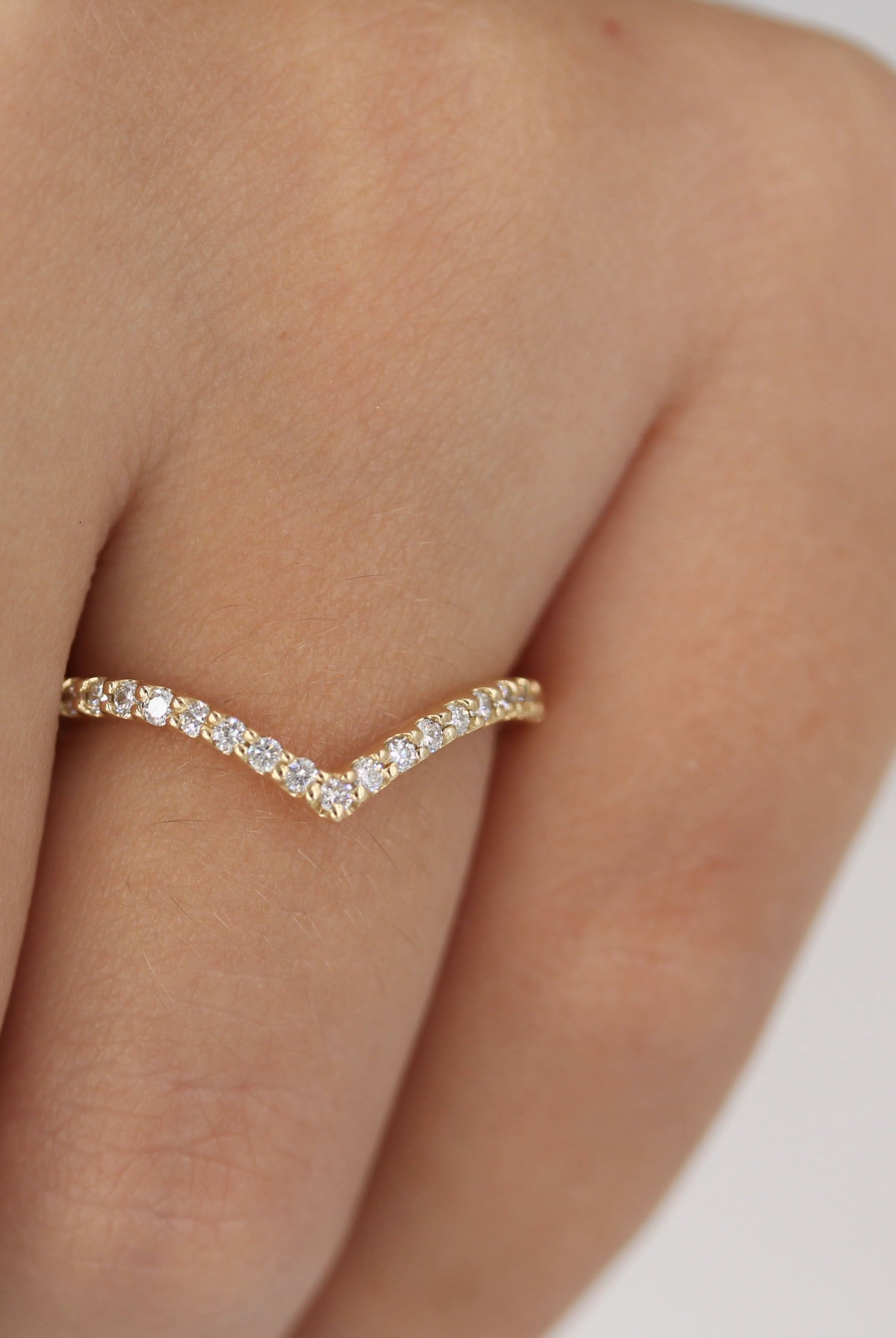 0-17-tcw-round-cut-curved-moissanite-wedding-band