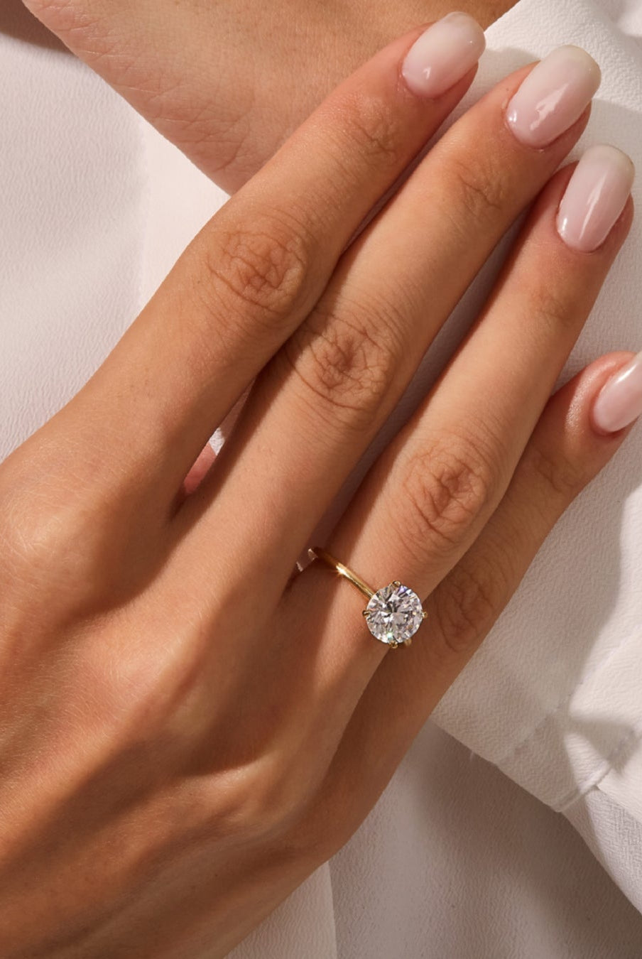 Round Cut Diamond Solitaire Moissanite Engagement Ring For Her