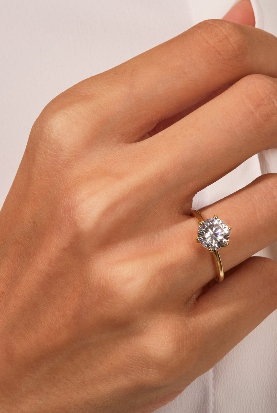 Round Cut Solitaire Diamond Solitaire Engagement Ring For Her