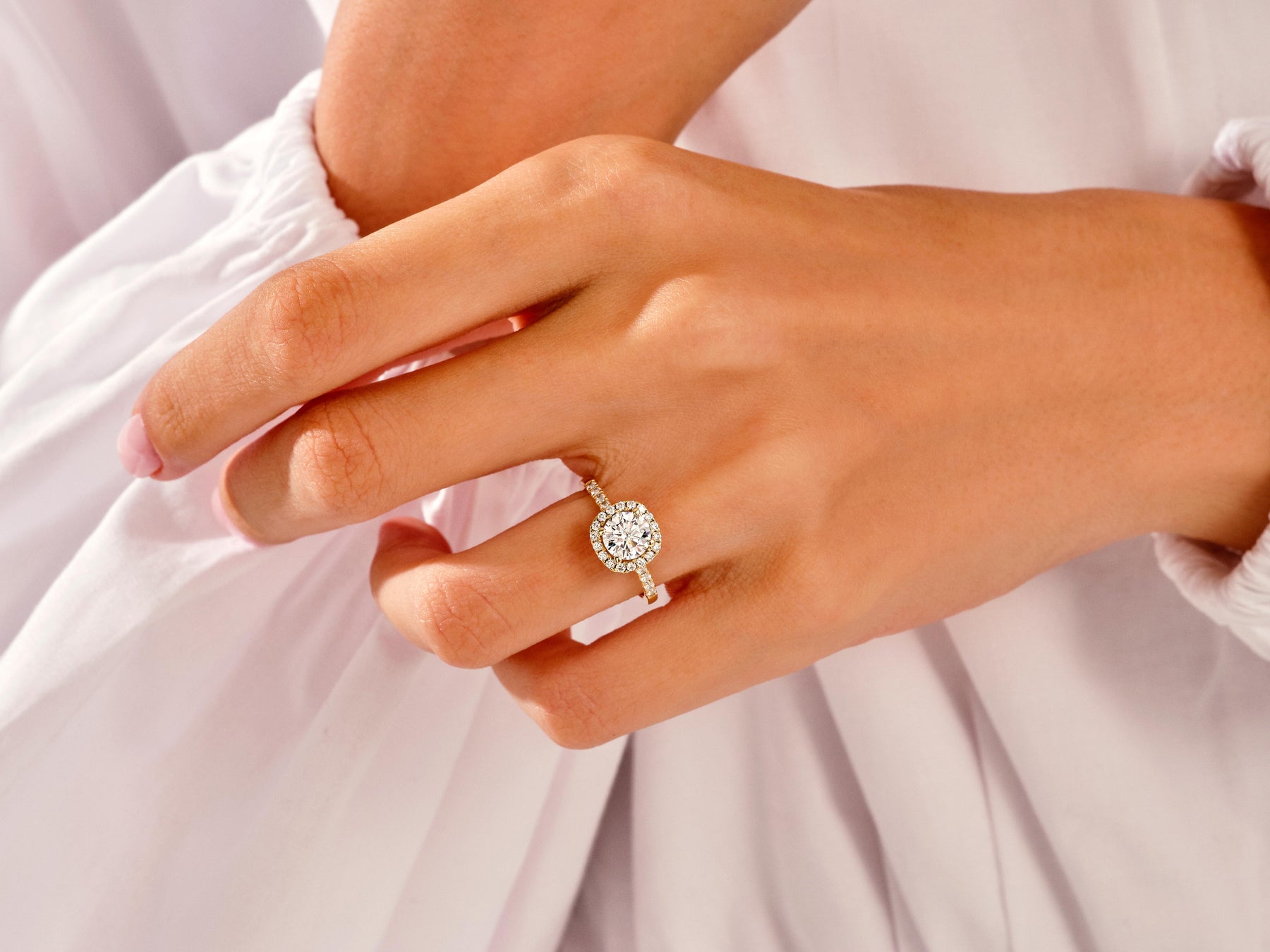 Round Cut Diamond Halo Moissanite Engagement Ring For Women