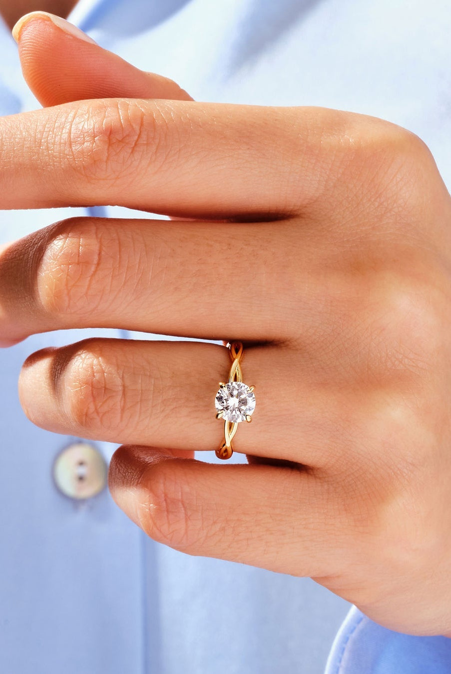 Round Cut Diamond Twisted Moissanite Engagement Ring For Women